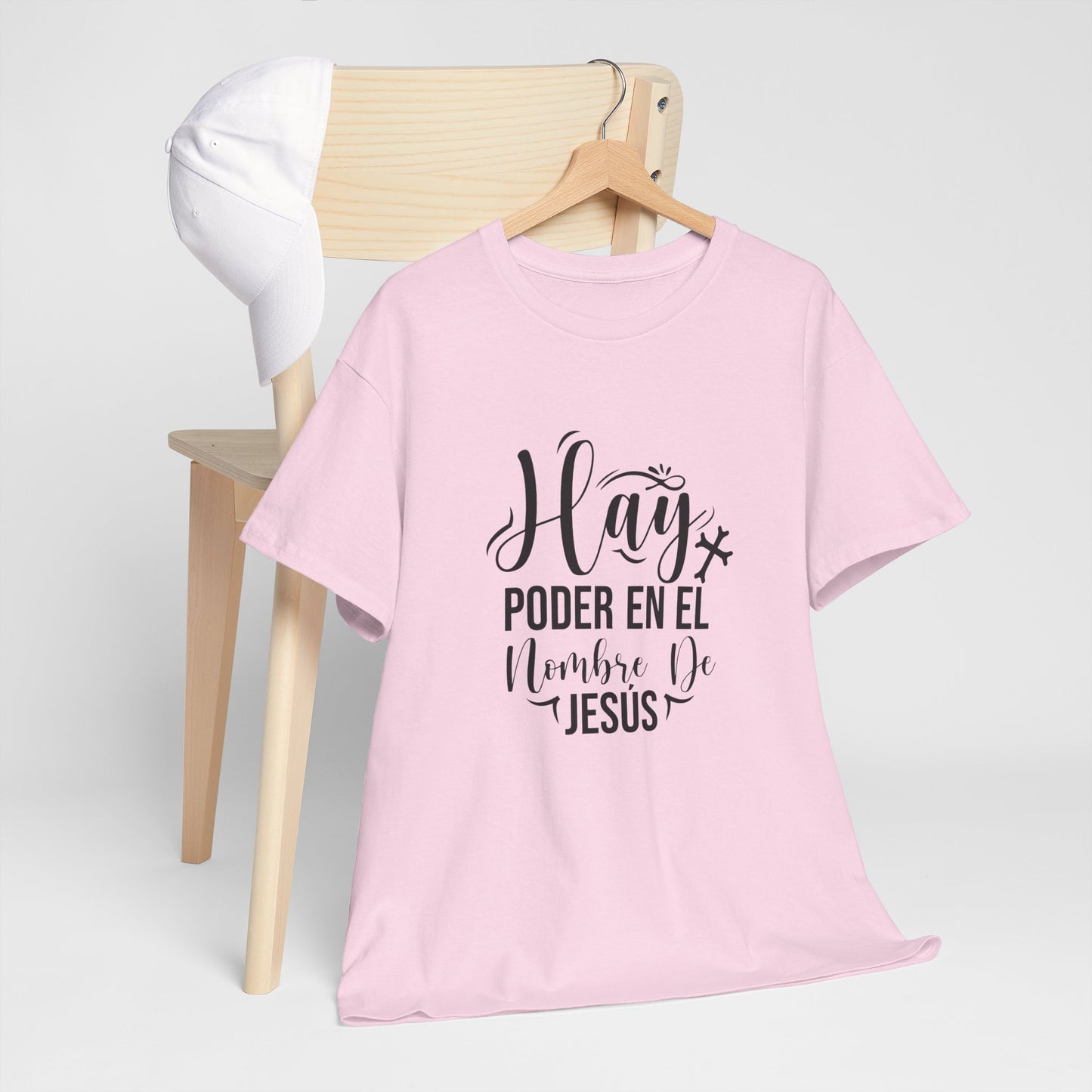 "Hay Poder en el Nombre De Jesús" T-Shirt