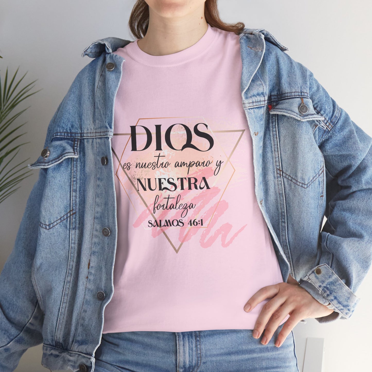 Dios es Nuestra Fortaleza T-Shirt