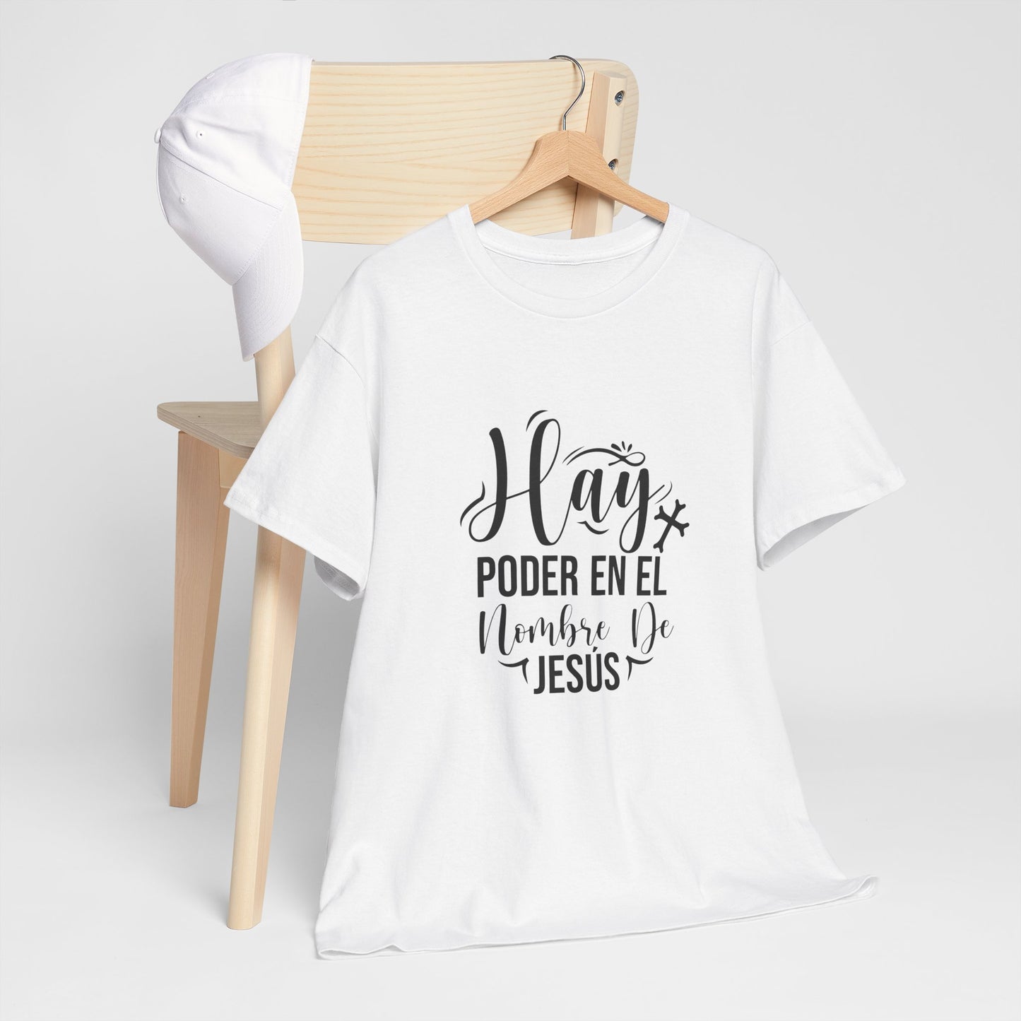 "Hay Poder en el Nombre De Jesús" T-Shirt